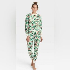NEW Stars Above Women’s Thermal Pajama Set Holly Print sz. Small